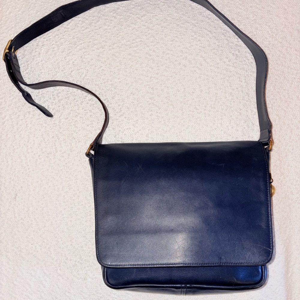 Vintage Coach Museum Bag 4127 – Navy Leather Crossbody